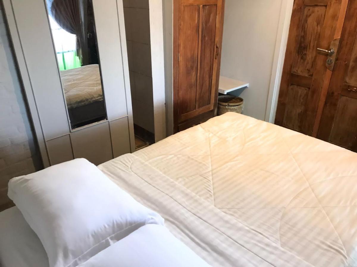 Villa Isabella Putri B&B Джепара Екстериор снимка