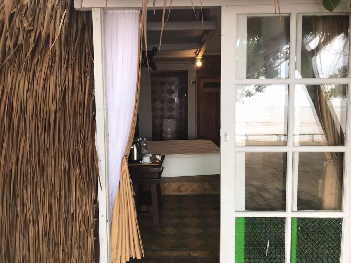 Villa Isabella Putri B&B Джепара Екстериор снимка
