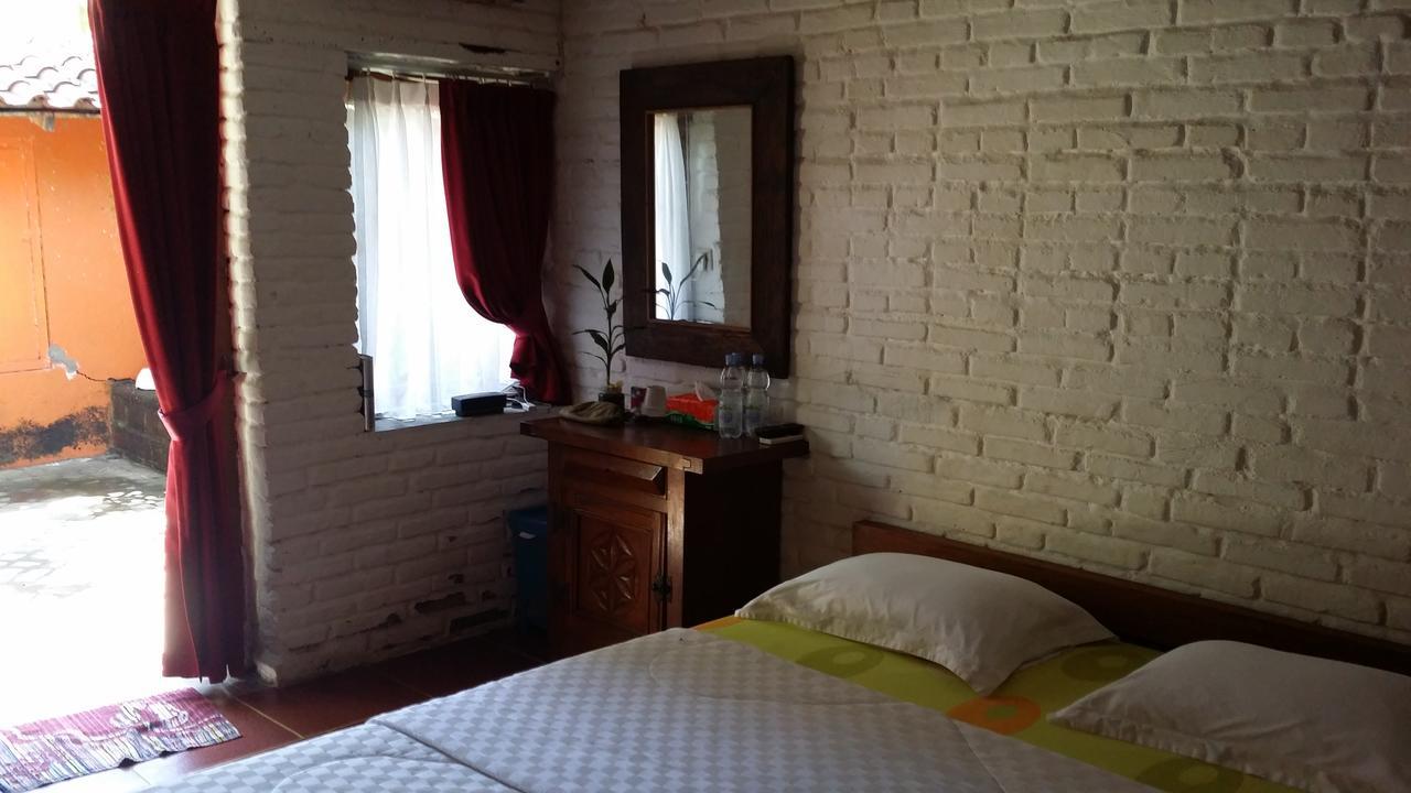 Villa Isabella Putri B&B Джепара Екстериор снимка
