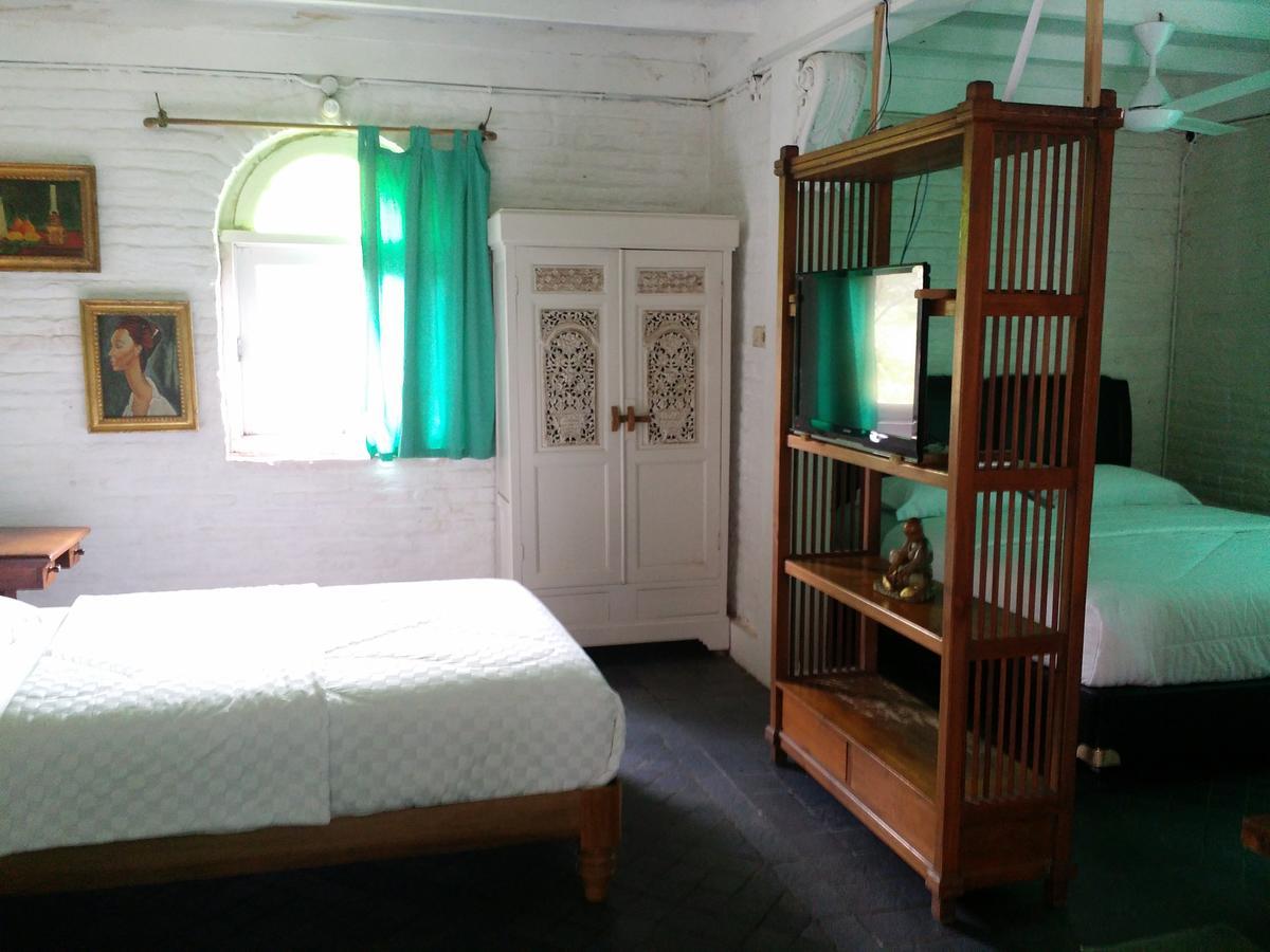 Villa Isabella Putri B&B Джепара Екстериор снимка