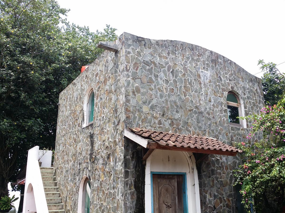 Villa Isabella Putri B&B Джепара Екстериор снимка