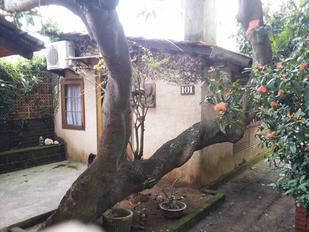 Villa Isabella Putri B&B Джепара Екстериор снимка
