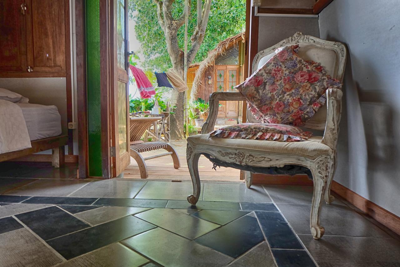 Villa Isabella Putri B&B Джепара Екстериор снимка