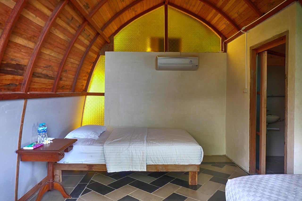 Villa Isabella Putri B&B Джепара Екстериор снимка