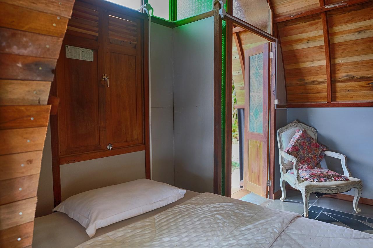 Villa Isabella Putri B&B Джепара Екстериор снимка