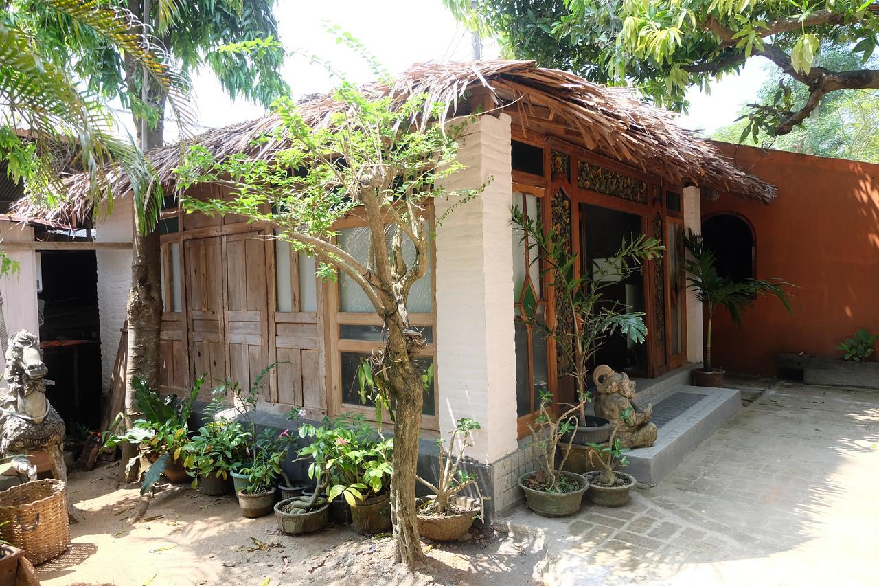 Villa Isabella Putri B&B Джепара Екстериор снимка