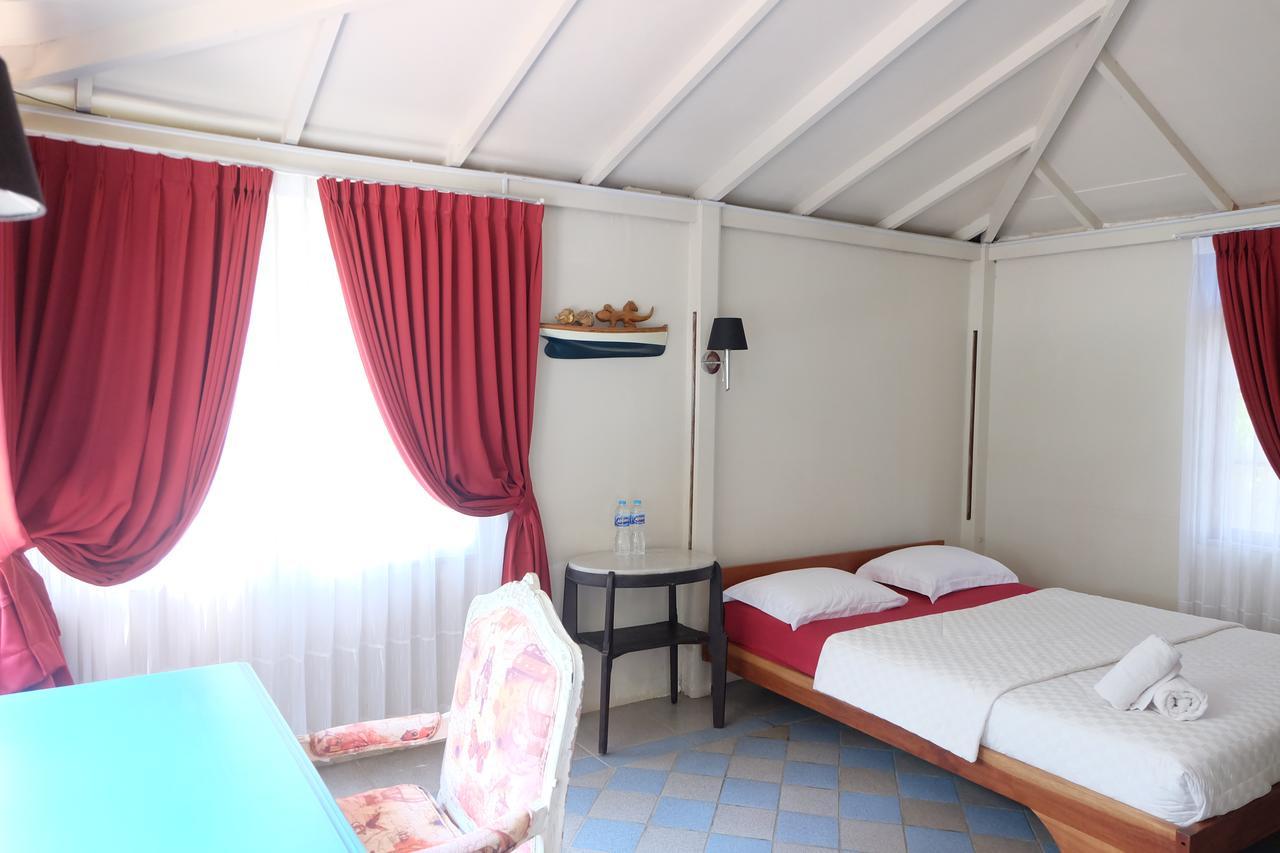 Villa Isabella Putri B&B Джепара Екстериор снимка