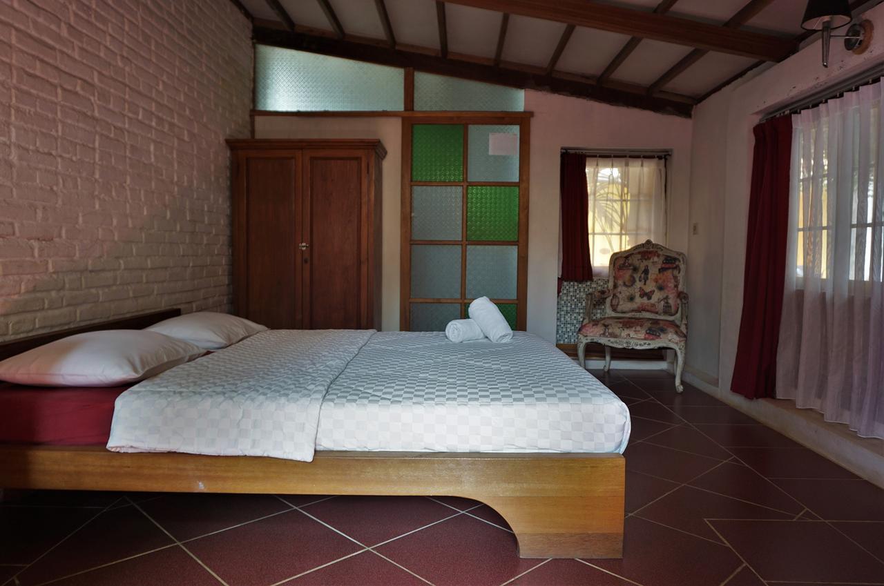 Villa Isabella Putri B&B Джепара Екстериор снимка