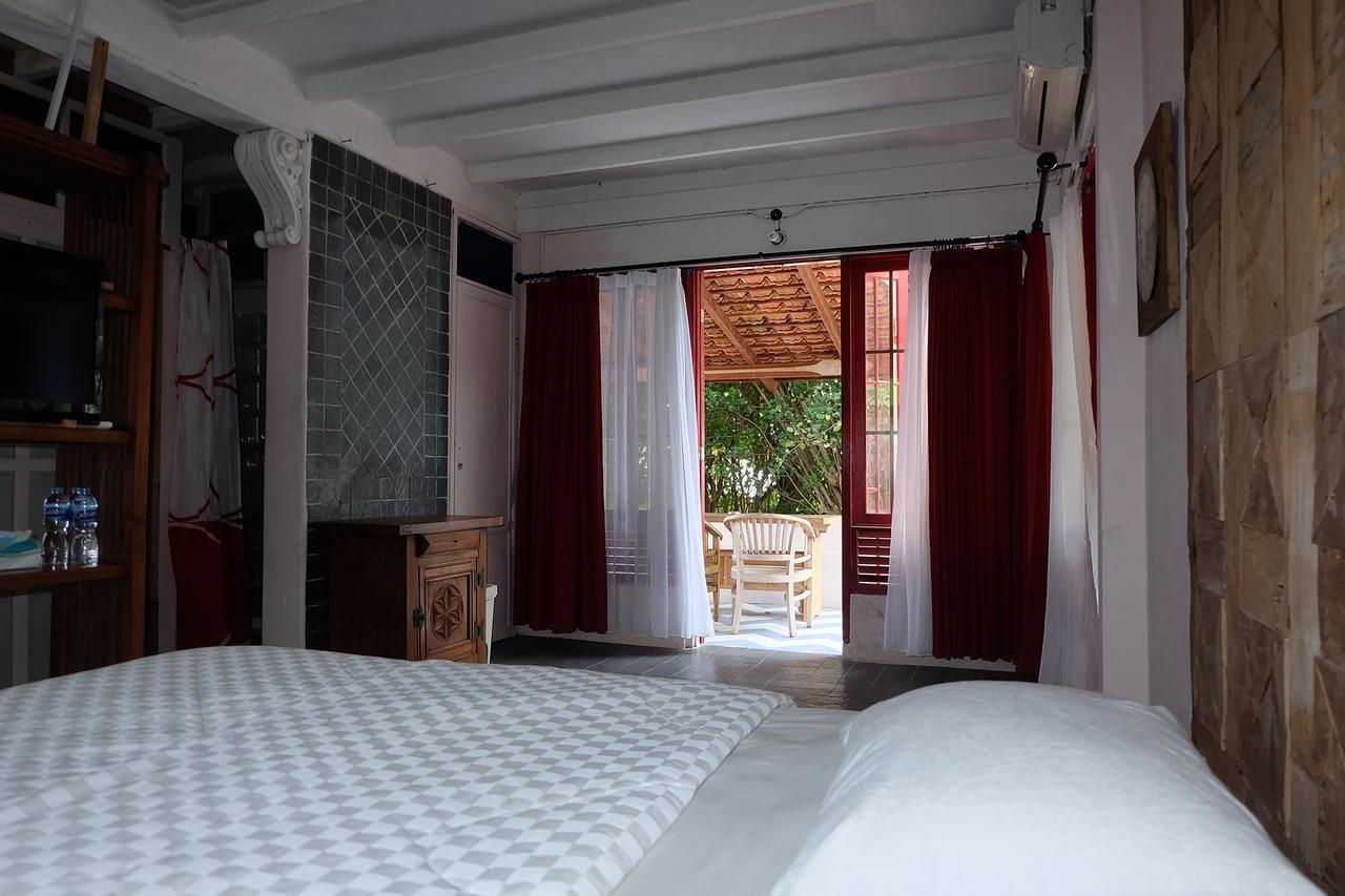 Villa Isabella Putri B&B Джепара Екстериор снимка