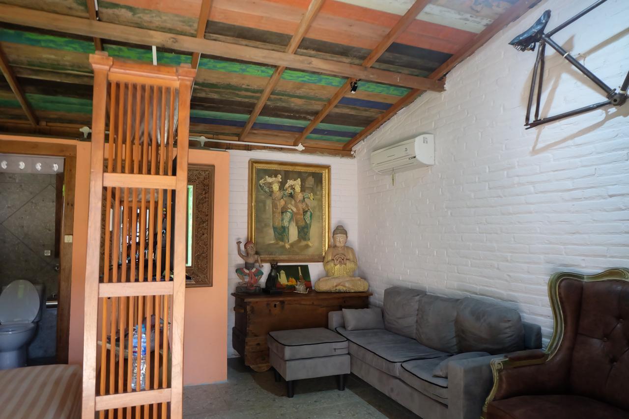 Villa Isabella Putri B&B Джепара Екстериор снимка