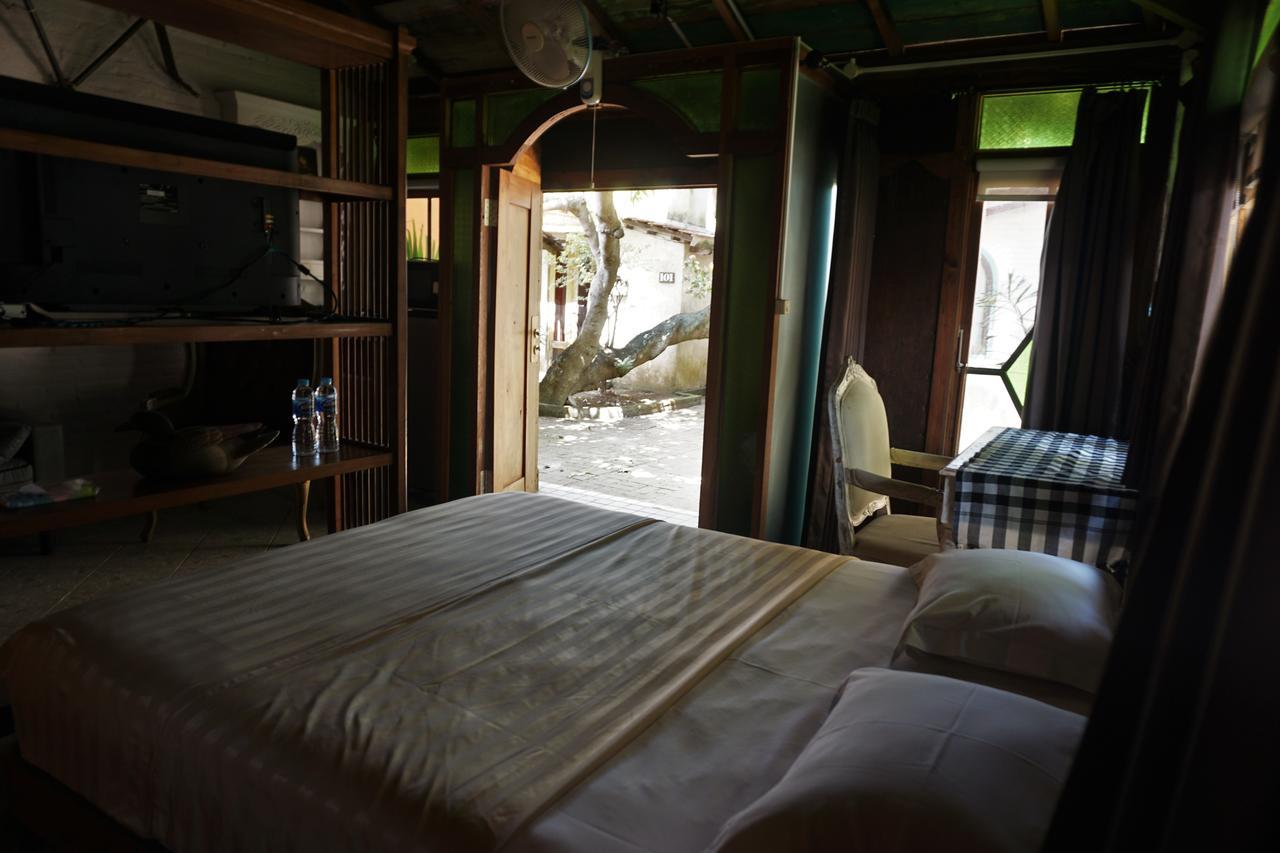 Villa Isabella Putri B&B Джепара Екстериор снимка